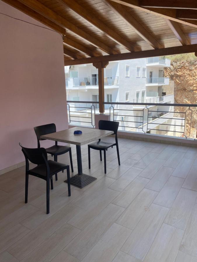 Blue Breeze Attic Apartments Sarandë Eksteriør billede