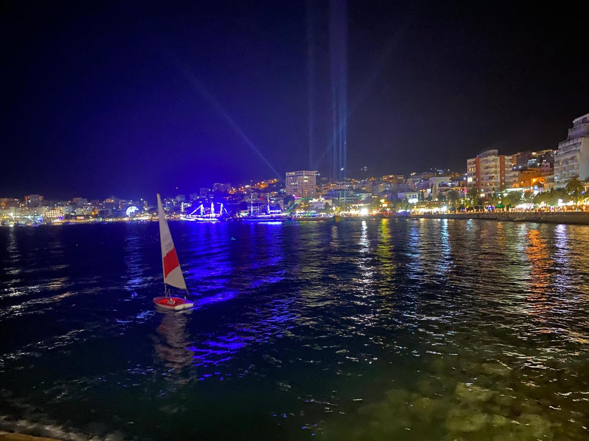 Blue Breeze Attic Apartments Sarandë Eksteriør billede