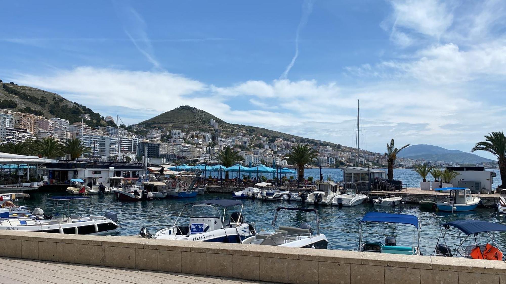 Blue Breeze Attic Apartments Sarandë Eksteriør billede